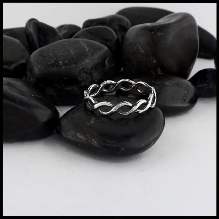 Rings Walker Metalsmiths Simple Twist Ring